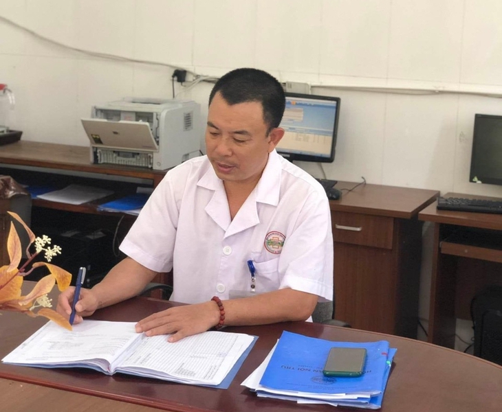 Bác sĩ đuổi theo xe máy người lạ cứu bé 2 tuổi bị đuối nước, ngừng tim- Ảnh 1. Bác sĩ đuổi theo xe máy người lạ cứu bé 2 tuổi bị đuối nước, ngừng tim- Ảnh 1.