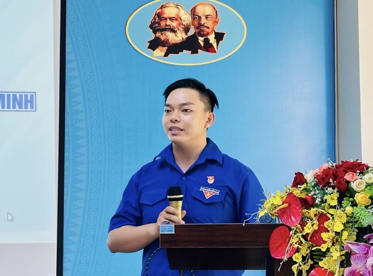Người dân TP Hồ Chí Minh bày tỏ tiếc thương Tổng Bí thư Nguyễn Phú Trọng - một nhân cách lớn của dân tộc- Ảnh 4. Người dân TP Hồ Chí Minh bày tỏ tiếc thương Tổng Bí thư Nguyễn Phú Trọng - một nhân cách lớn của dân tộc- Ảnh 4.