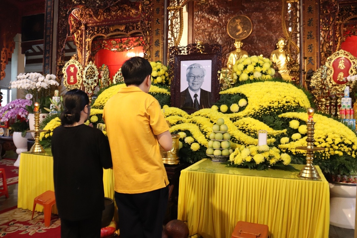 Người dân TPHCM có thể tham dự Lễ viếng Tổng Bí Thư Nguyễn Phú Trọng vào khung giờ nào?- Ảnh 1. Người dân TPHCM có thể tham dự Lễ viếng Tổng Bí Thư Nguyễn Phú Trọng vào khung giờ nào?- Ảnh 1.