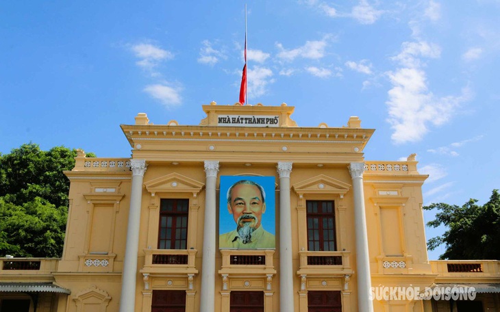 Nhiều nơi trên cả nước treo cờ rủ sớm tưởng nhớ Tổng Bí thư Nguyễn Phú Trọng
