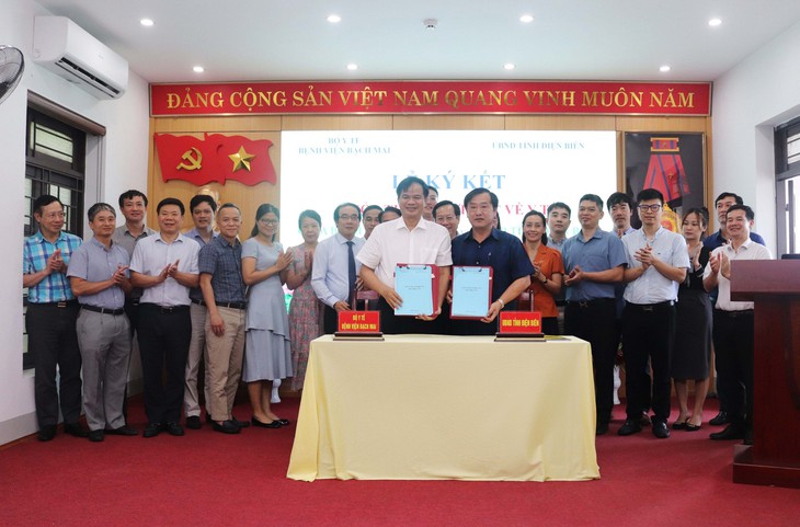 Hợp tác, hỗ trợ toàn diện về y tế giữa BV Bạch Mai và tỉnh Điện Biên- Ảnh 1.