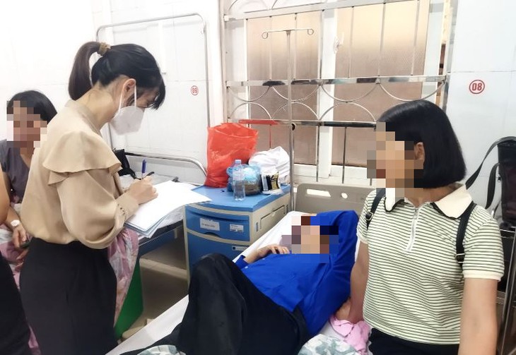 Sau bữa tối ở nhà hàng, nhiều khách du lịch nhập viện- Ảnh 1.
