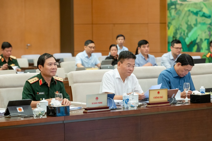 Thống nhất sửa đổi Luật Sĩ quan Quân đội nhân dân Việt Nam vào Kỳ họp thứ 8, Quốc hội khóa XV- Ảnh 2. Thống nhất sửa đổi Luật Sĩ quan Quân đội nhân dân Việt Nam vào Kỳ họp thứ 8, Quốc hội khóa XV- Ảnh 2.