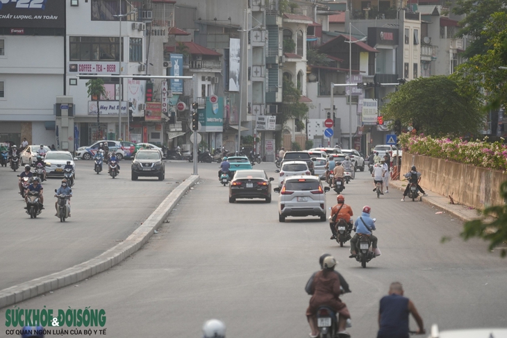 Cận cảnh đường Âu Cơ trước thời điểm thông xe- Ảnh 3.