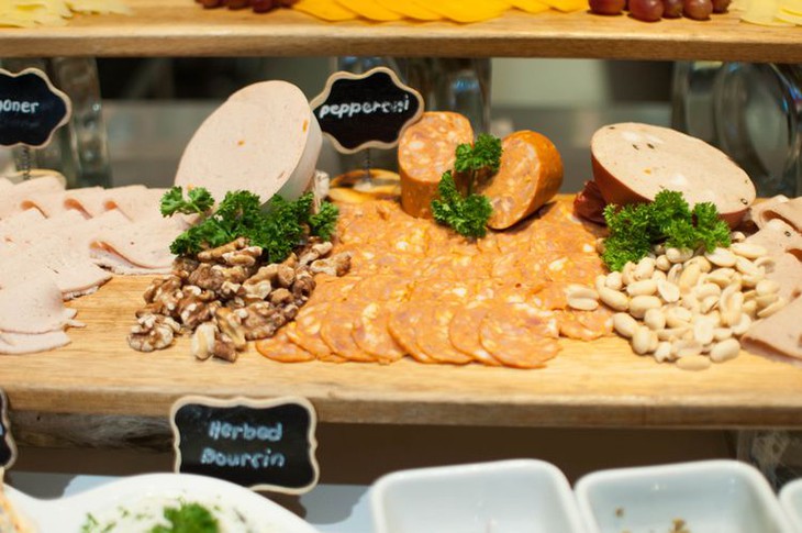 Bùng phát vi khuẩn Listeria gây tử vong có liên quan đến thịt nguội thái lát- Ảnh 1. Bùng phát vi khuẩn Listeria gây tử vong có liên quan đến thịt nguội thái lát- Ảnh 1.