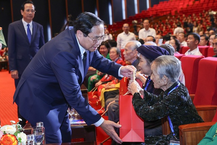 Thủ tướng kêu gọi mọi người luôn ghi nhớ, tri ân người có công với cách mạng như lời của Tổng Bí thư- Ảnh 6. Thủ tướng kêu gọi mọi người luôn ghi nhớ, tri ân người có công với cách mạng như lời của Tổng Bí thư- Ảnh 6.