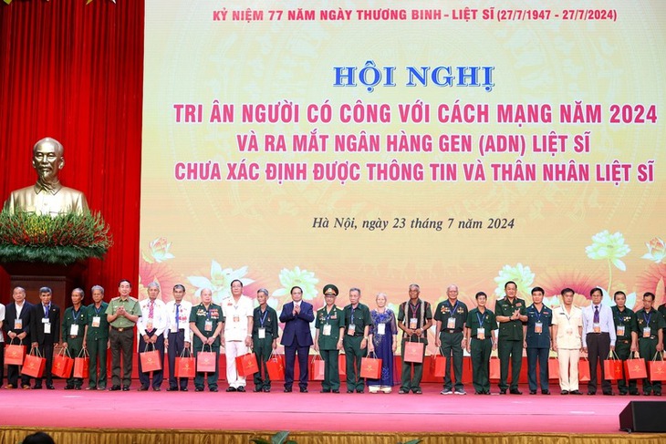 Thủ tướng kêu gọi mọi người luôn ghi nhớ, tri ân người có công với cách mạng như lời của Tổng Bí thư- Ảnh 7. Thủ tướng kêu gọi mọi người luôn ghi nhớ, tri ân người có công với cách mạng như lời của Tổng Bí thư- Ảnh 7.