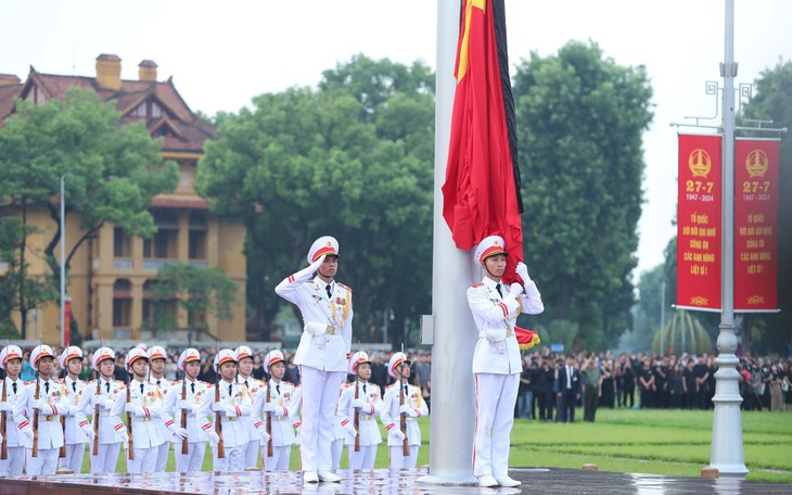 Trang nghiêm Lễ thượng cờ rủ Quốc tang Tổng Bí thư Nguyễn Phú Trọng
