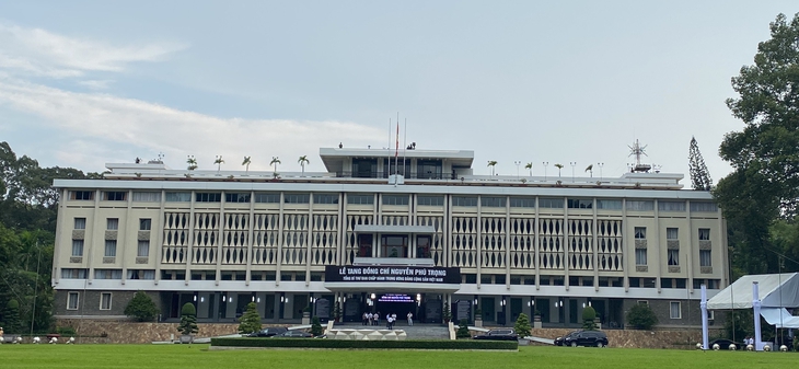 TPHCM hoàn tất chuẩn bị cho người dân viếng Tổng Bí thư Nguyễn Phú Trọng tại Hội trường Thống Nhất- Ảnh 3. TPHCM hoàn tất chuẩn bị cho người dân viếng Tổng Bí thư Nguyễn Phú Trọng tại Hội trường Thống Nhất- Ảnh 3.