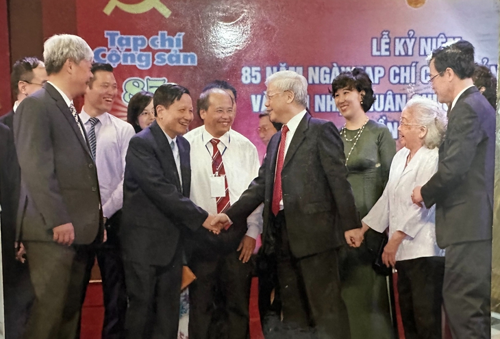 Câu chuyện 3 bức ảnh quý về Tổng Bí thư Nguyễn Phú Trọng trong ngôi nhà 'người chị đồng nghiệp' 92 tuổi- Ảnh 6. Câu chuyện 3 bức ảnh quý về Tổng Bí thư Nguyễn Phú Trọng trong ngôi nhà 'người chị đồng nghiệp' 92 tuổi- Ảnh 6.
