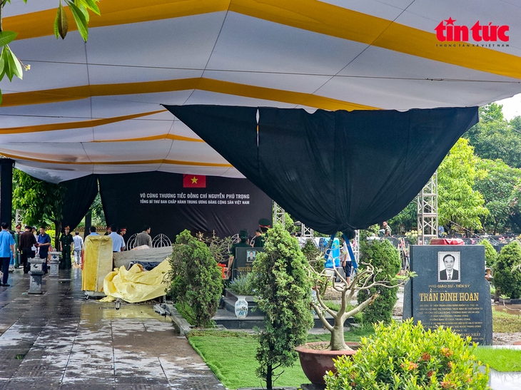Bảo đảm an ninh tuyệt đối Lễ an táng Tổng Bí thư tại Nghĩa trang Mai Dịch- Ảnh 2. Bảo đảm an ninh tuyệt đối Lễ an táng Tổng Bí thư tại Nghĩa trang Mai Dịch- Ảnh 2.