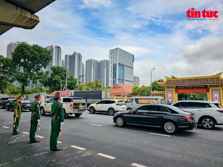 Bảo đảm an ninh tuyệt đối Lễ an táng Tổng Bí thư tại Nghĩa trang Mai Dịch- Ảnh 17. Bảo đảm an ninh tuyệt đối Lễ an táng Tổng Bí thư tại Nghĩa trang Mai Dịch- Ảnh 17.