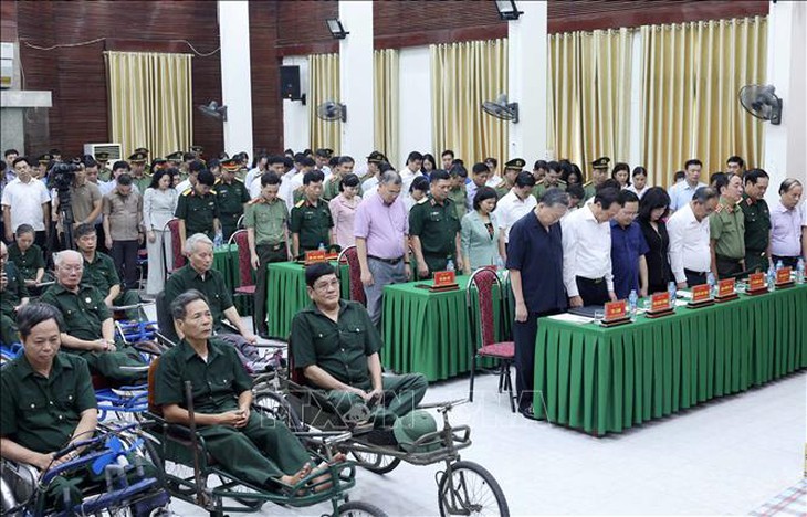 Chủ tịch nước Tô Lâm thăm, tặng quà thương, bệnh binh tại Trung tâm Điều dưỡng thương binh Thuận Thành- Ảnh 1. Chủ tịch nước Tô Lâm thăm, tặng quà thương, bệnh binh tại Trung tâm Điều dưỡng thương binh Thuận Thành- Ảnh 1.