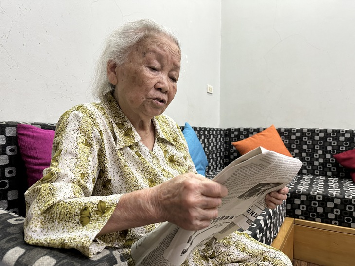 Câu chuyện 3 bức ảnh quý về Tổng Bí thư Nguyễn Phú Trọng trong ngôi nhà 'người chị đồng nghiệp' 92 tuổi- Ảnh 1. Câu chuyện 3 bức ảnh quý về Tổng Bí thư Nguyễn Phú Trọng trong ngôi nhà 'người chị đồng nghiệp' 92 tuổi- Ảnh 1.