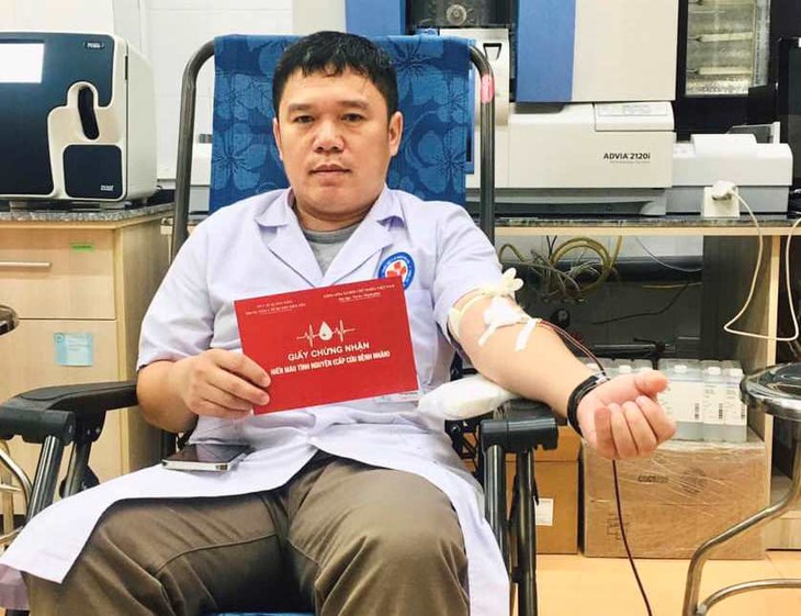 Bác sĩ hiến máu cứu bệnh nhân do chính mình phẫu thuật- Ảnh 1. Bác sĩ hiến máu cứu bệnh nhân do chính mình phẫu thuật- Ảnh 1.