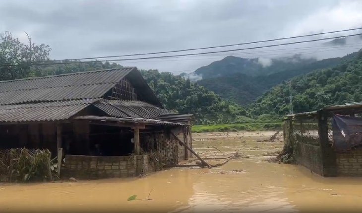 Lũ quét ở Điện Biên xảy ra trong đêm khiến 4 người thương vong, 3 người mất tích- Ảnh 1. Lũ quét ở Điện Biên xảy ra trong đêm khiến 4 người thương vong, 3 người mất tích- Ảnh 1.