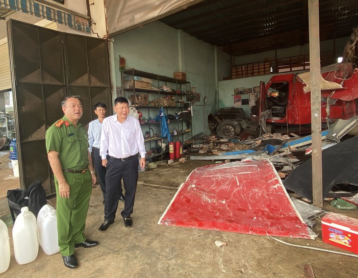 Hiện trường vụ tai nạn giao thông làm 3 người tử vong- Ảnh 2. Hiện trường vụ tai nạn giao thông làm 3 người tử vong- Ảnh 2.