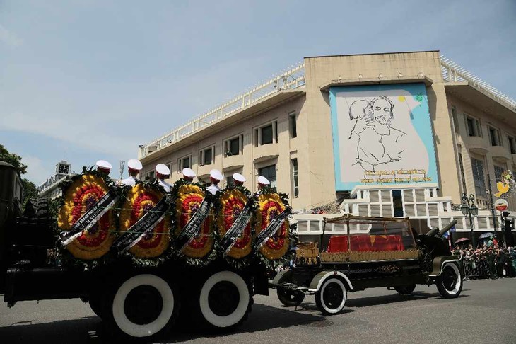 Hình ảnh đoàn linh xa tiễn đưa Tổng Bí thư về nơi an nghỉ cuối cùng- Ảnh 6. Hình ảnh đoàn linh xa tiễn đưa Tổng Bí thư về nơi an nghỉ cuối cùng- Ảnh 6.