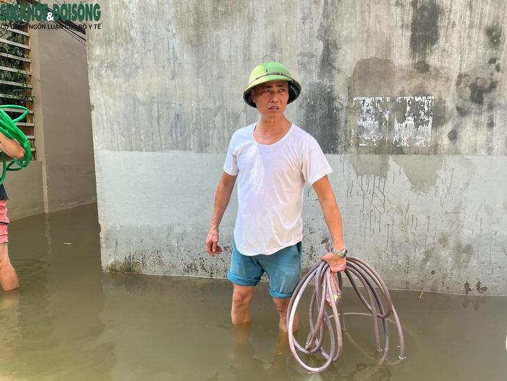 Hàng trăm hộ dân phố Miêu Nha, Tây Mỗ khốn khổ sống trong cảnh nước ngập mênh mông - Ảnh 9.