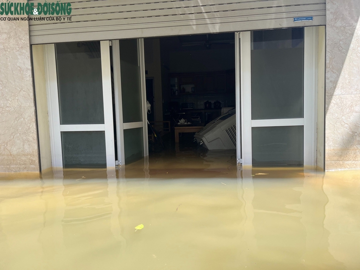 Hàng trăm hộ dân phố Miêu Nha, Tây Mỗ khốn khổ sống trong cảnh nước ngập mênh mông - Ảnh 11.