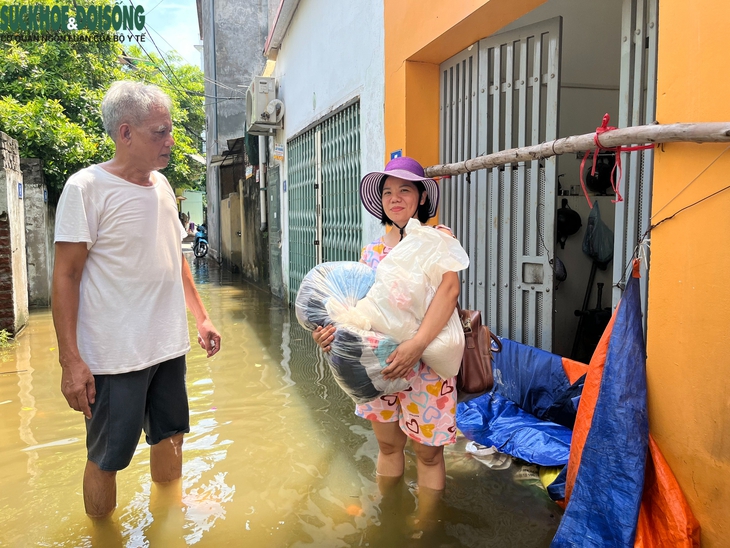 Hàng trăm hộ dân phố Miêu Nha, Tây Mỗ khốn khổ sống trong cảnh nước ngập mênh mông - Ảnh 5.
