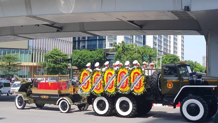 Hình ảnh đoàn linh xa tiễn đưa Tổng Bí thư về nơi an nghỉ cuối cùng- Ảnh 3. Hình ảnh đoàn linh xa tiễn đưa Tổng Bí thư về nơi an nghỉ cuối cùng- Ảnh 3.