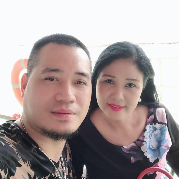 Hôn nhân đời thực bên chồng kém 7 tuổi của nữ NSND chèo nổi tiếng miền Bắc- Ảnh 7. Hôn nhân đời thực bên chồng kém 7 tuổi của nữ NSND chèo nổi tiếng miền Bắc- Ảnh 7.