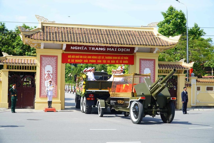 Hình ảnh đoàn linh xa tiễn đưa Tổng Bí thư về nơi an nghỉ cuối cùng- Ảnh 11. Hình ảnh đoàn linh xa tiễn đưa Tổng Bí thư về nơi an nghỉ cuối cùng- Ảnh 11.
