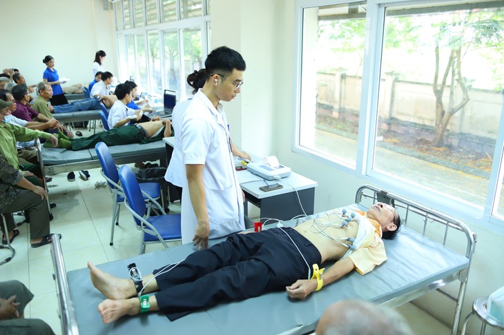 Nâng cao chất lượng dịch vụ y tế tại khu vực miền núi, vùng sâu, xa và biên giới, hải đảo- Ảnh 2. Nâng cao chất lượng dịch vụ y tế tại khu vực miền núi, vùng sâu, xa và biên giới, hải đảo- Ảnh 2.