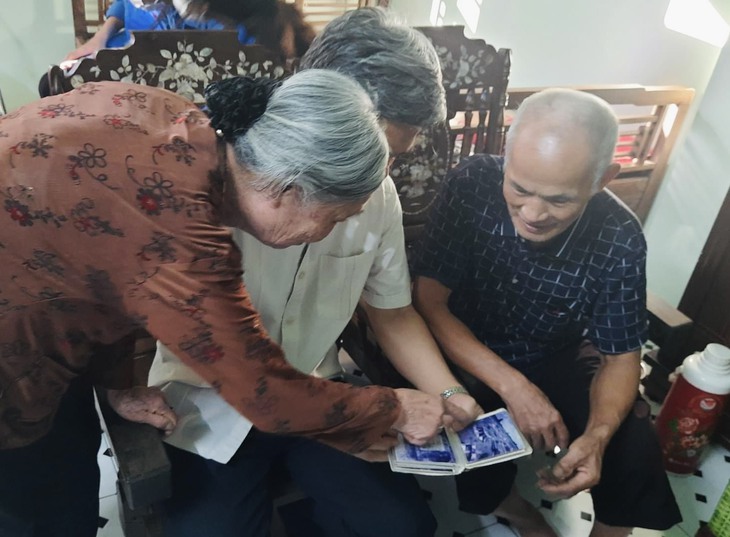 Chiều tháng Bảy thoảng mùi khói hương…- Ảnh 3.