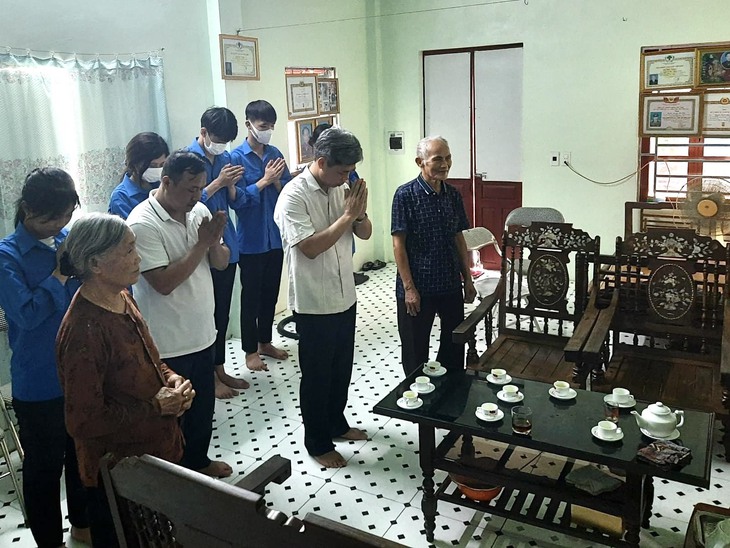 Chiều tháng Bảy thoảng mùi khói hương…- Ảnh 5.