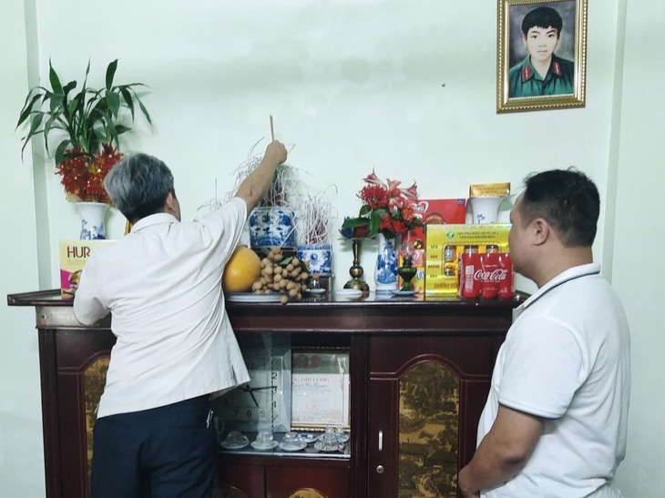 Chiều tháng Bảy thoảng mùi khói hương…- Ảnh 1.