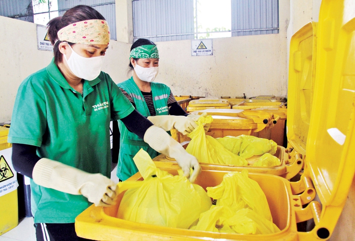 Tăng cường kiểm tra và tổ chức tập huấn cho cán bộ phụ trách quản lý chất thải y tế- Ảnh 1. Tăng cường kiểm tra và tổ chức tập huấn cho cán bộ phụ trách quản lý chất thải y tế- Ảnh 1.