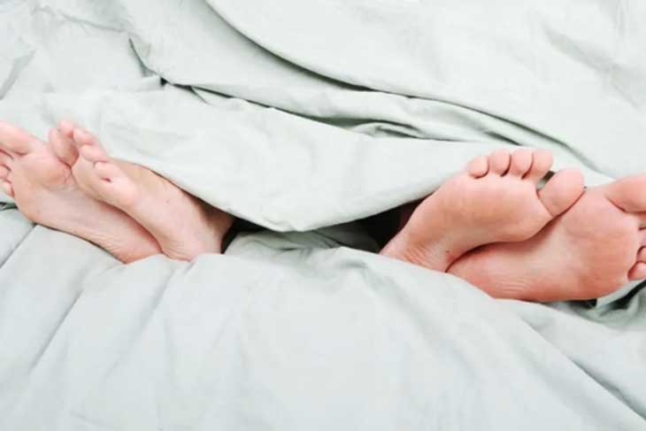 Nhiều người có định kiến sai lầm rằng tình dục là vấn đề của tuổi trẻ, sự hấp dẫn tình dục chỉ có những cơ thể trẻ trung và họ mất dần sự tự tin. Ảnh minh hoạ