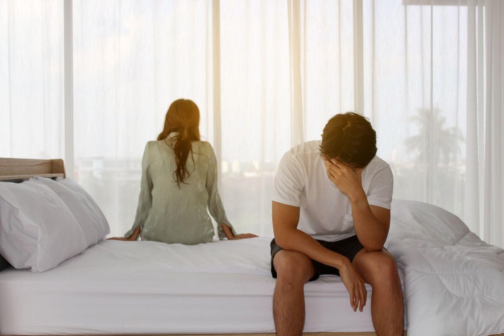 Ở tuổi trung niên chuyện giảm hứng thú tình dục có nhiều lí do và bao gồm sự ảnh hưởng của nhiều yếu tố. Ảnh minh hoạ