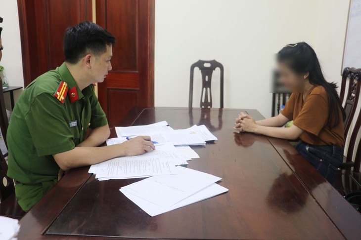 'Nữ quái' chiếm đoạt 13 xe ô tô rồi cầm cố hơn 10 tỷ đồng- Ảnh 2. 'Nữ quái' chiếm đoạt 13 xe ô tô rồi cầm cố hơn 10 tỷ đồng- Ảnh 2.