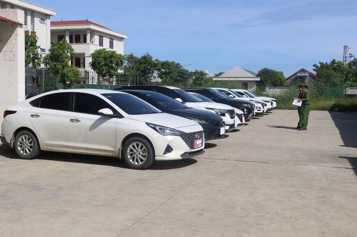 'Nữ quái' chiếm đoạt 13 xe ô tô rồi cầm cố hơn 10 tỷ đồng- Ảnh 1. 'Nữ quái' chiếm đoạt 13 xe ô tô rồi cầm cố hơn 10 tỷ đồng- Ảnh 1.