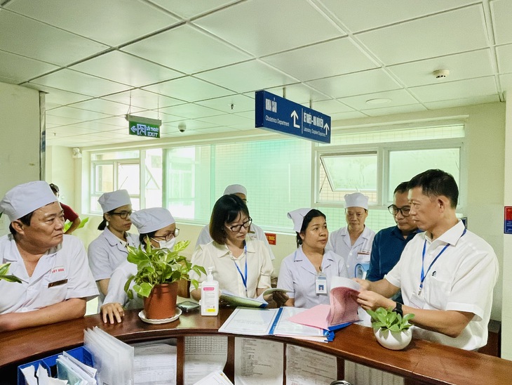 Bộ Y tế đề xuất nội dung gì trong Bộ tiêu chuẩn chất lượng cơ bản bệnh viện mới nhất?
- Ảnh 1. Bộ Y tế đề xuất nội dung gì trong Bộ tiêu chuẩn chất lượng cơ bản bệnh viện mới nhất?
- Ảnh 1.