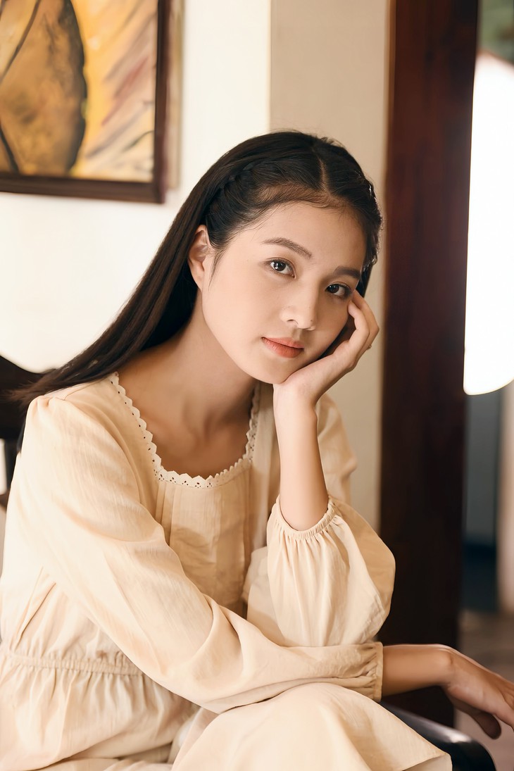 'Em gái' Phương Oanh nói gì khi tái xuất phim giờ vàng VTV?- Ảnh 4. 'Em gái' Phương Oanh nói gì khi tái xuất phim giờ vàng VTV?- Ảnh 4.