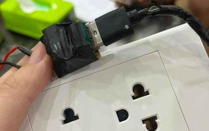Thêm phòng trọ bị tố lắp camera ẩn trong ổ điện ở Hà Nội