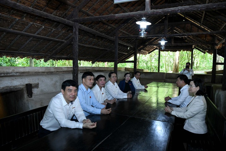Chủ tịch Quốc hội dâng hương tại Căn cứ Bộ Chỉ huy Quân Giải phóng miền Nam Việt Nam- Ảnh 4.