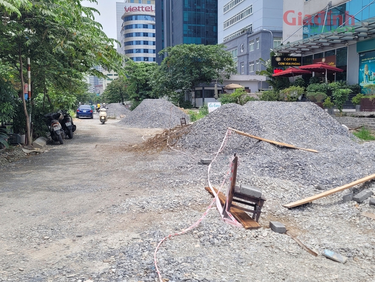 Hà Nội: Không những tiếp tục chậm tiến độ, Dự án D20 Cầu Giấy còn tăng nguy cơ tai nạn giao thông- Ảnh 9.