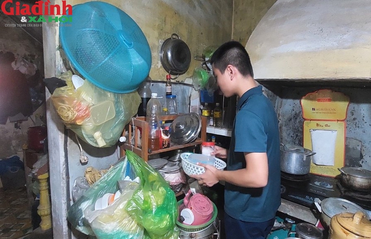 Gia cảnh éo le, khốn khó của thủ khoa lớp 10 ở Hải Dương, sống cùng mẹ trong căn phòng trọ đi thuê- Ảnh 6. Gia cảnh éo le, khốn khó của thủ khoa lớp 10 ở Hải Dương, sống cùng mẹ trong căn phòng trọ đi thuê- Ảnh 6.