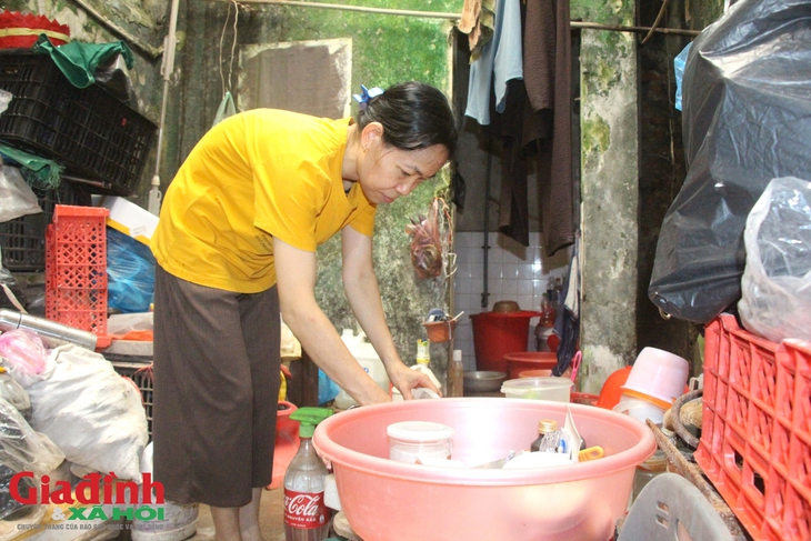 Gia cảnh éo le, khốn khó của thủ khoa lớp 10 ở Hải Dương, sống cùng mẹ trong căn phòng trọ đi thuê- Ảnh 5. Gia cảnh éo le, khốn khó của thủ khoa lớp 10 ở Hải Dương, sống cùng mẹ trong căn phòng trọ đi thuê- Ảnh 5.