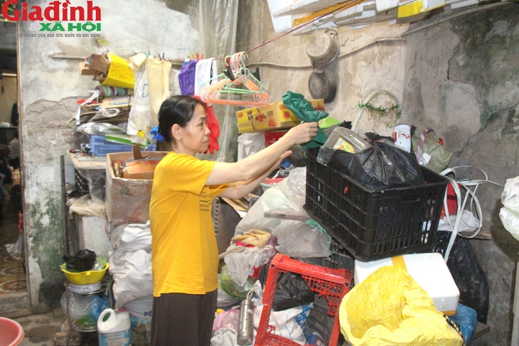Gia cảnh éo le, khốn khó của thủ khoa lớp 10 ở Hải Dương, sống cùng mẹ trong căn phòng trọ đi thuê- Ảnh 2. Gia cảnh éo le, khốn khó của thủ khoa lớp 10 ở Hải Dương, sống cùng mẹ trong căn phòng trọ đi thuê- Ảnh 2.
