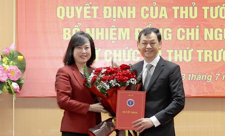 Công bố Quyết định của Thủ tướng bổ nhiệm Thứ trưởng Bộ Y tế Nguyễn Tri Thức- Ảnh 1. Công bố Quyết định của Thủ tướng bổ nhiệm Thứ trưởng Bộ Y tế Nguyễn Tri Thức- Ảnh 1.