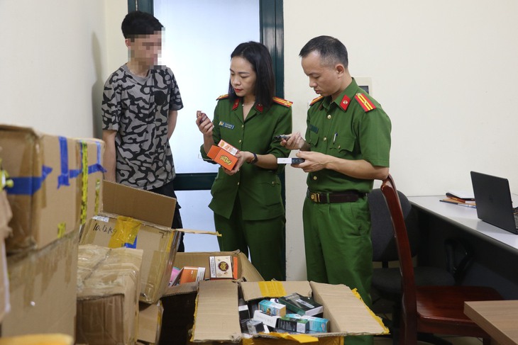 Thu giữ hàng ngàn sản phẩm thuốc lá điện tử- Ảnh 1.