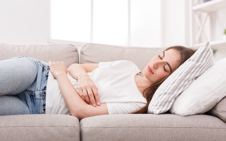 Ngủ trưa dậy đau đầu, vì sao? - Ảnh 1.