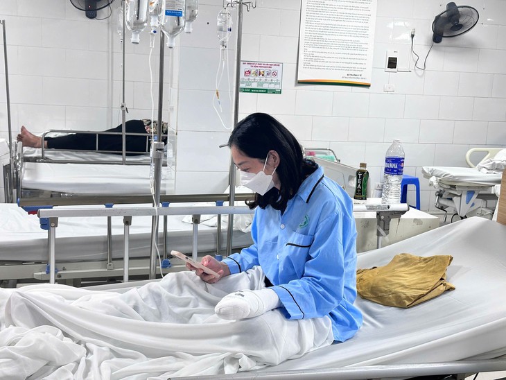 Không may làm vỡ nhiệt kế, người phụ nữ bị thủy ngân ‘chui’ vào ngón tay- Ảnh 3. Không may làm vỡ nhiệt kế, người phụ nữ bị thủy ngân ‘chui’ vào ngón tay- Ảnh 3.