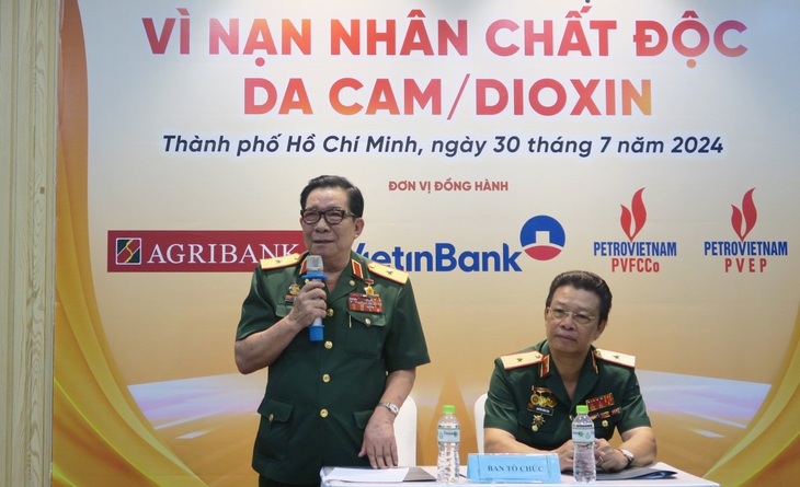Thiếu tướng Trần Ngọc Thổ và Thiếu tướng Nguyễn Hồng Sơn chia sẻ về chương trình Đi bộ đồng hành cùng nạn nhân da cam năm 2024